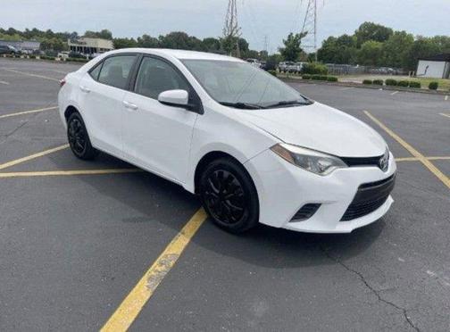 Super White 2016 Toyota Corolla LE