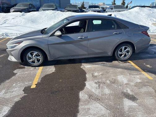 2021 Hyundai ELANTRA SE