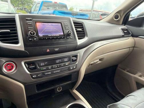 White Diamond Pearl 2017 Honda Ridgeline RTS