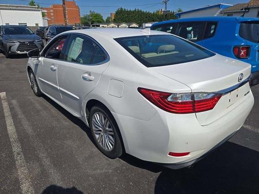 Starfire Pearl 2015 Lexus ES 350 Base