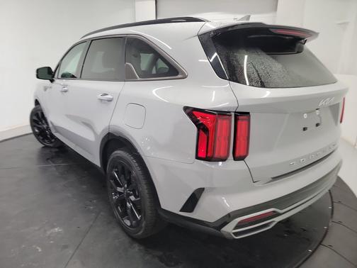 Wolf Gray 2022 Kia Sorento SX