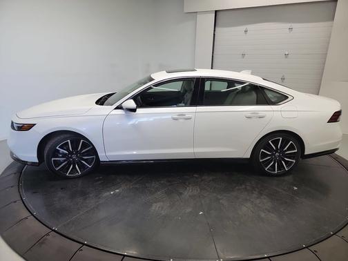 Platinum White Pearl 2023 Honda Accord Hybrid Touring