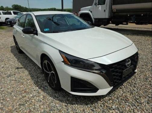 Pearl White Tricoat 2023 Nissan Altima SR FWD
