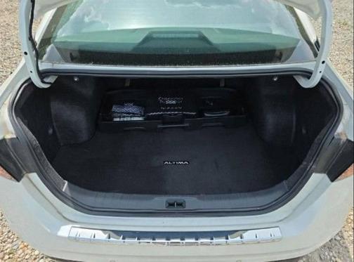 Pearl White Tricoat 2023 Nissan Altima SR FWD