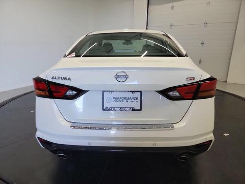 Pearl White Tricoat 2023 Nissan Altima SR FWD
