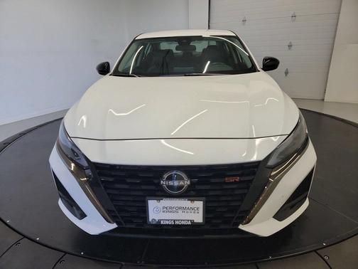 Pearl White Tricoat 2023 Nissan Altima SR FWD