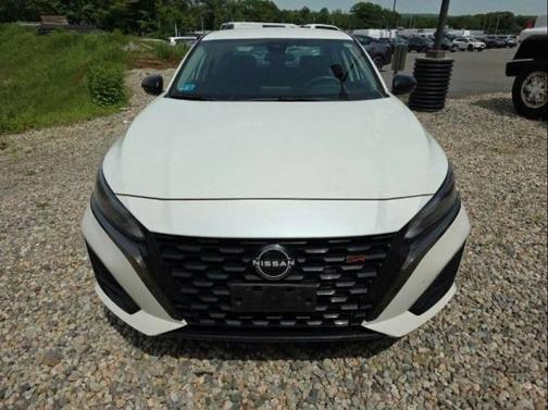 Pearl White Tricoat 2023 Nissan Altima SR FWD