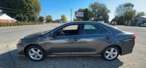 Magnetic Gray Metallic 2014 Toyota Camry SE