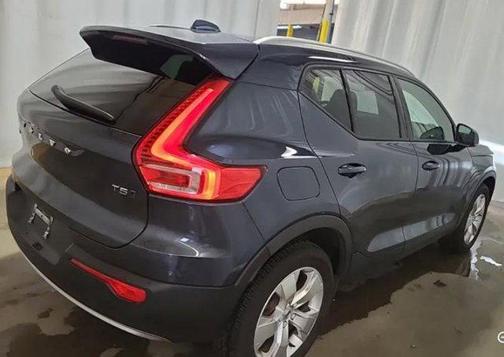 Denim Blue Metallic 2021 Volvo XC40 T5 Momentum