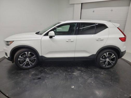 Crystal White Metallic 2020 Volvo XC40 T5 Inscription