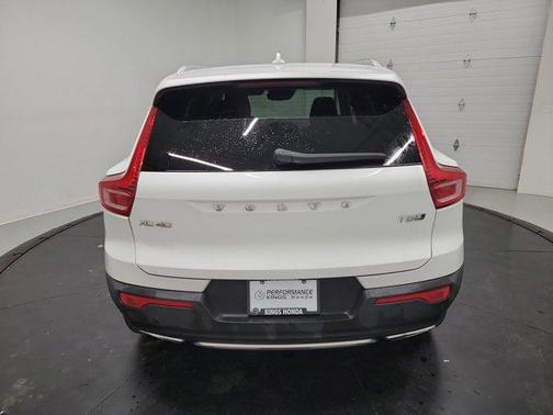 Crystal White Metallic 2020 Volvo XC40 T5 Inscription