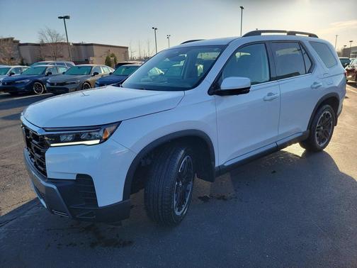 Platinum White Pearl 2026 Honda Pilot Touring 8-Passenger