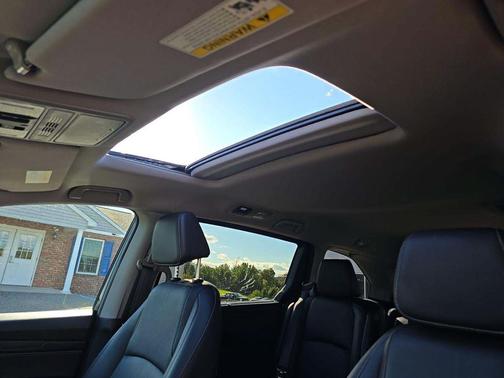 Crystal Black Pearl 2024 Honda Odyssey EX-L