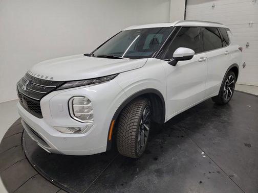 White Diamond 2022 Mitsubishi Outlander SEL 2.5 S-AWC