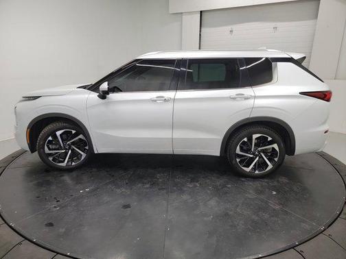 White Diamond 2022 Mitsubishi Outlander SEL 2.5 S-AWC