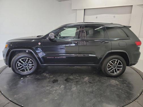 Diamond Black Crystal Pearlcoat 2020 Jeep Grand Cherokee Trailhawk