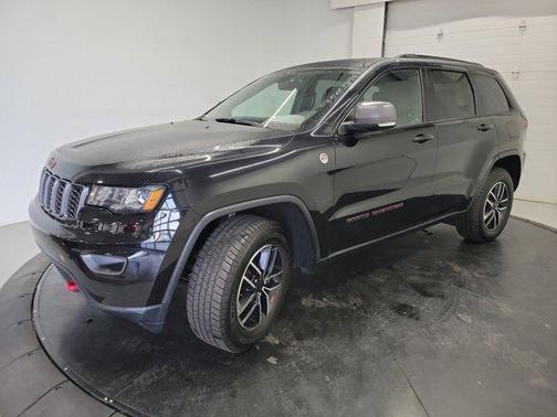 Diamond Black Crystal Pearlcoat 2020 Jeep Grand Cherokee Trailhawk