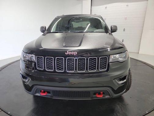 Diamond Black Crystal Pearlcoat 2020 Jeep Grand Cherokee Trailhawk