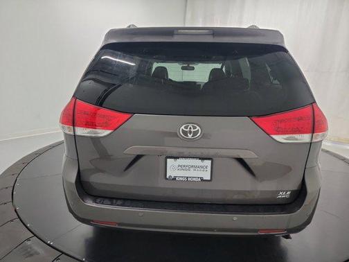 2012 Toyota Sienna XLE