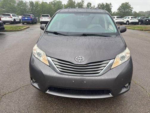 2012 Toyota Sienna XLE
