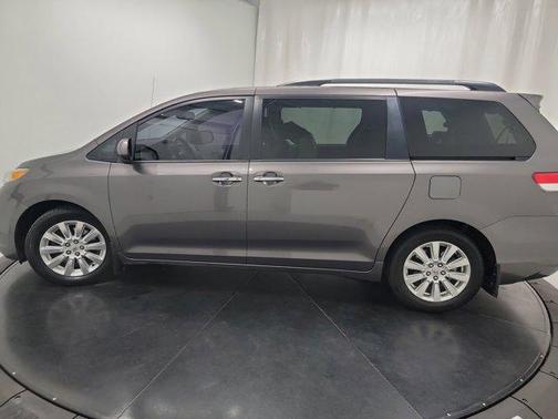 2012 Toyota Sienna XLE
