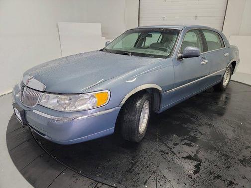 2000 Lincoln Town Car Executive