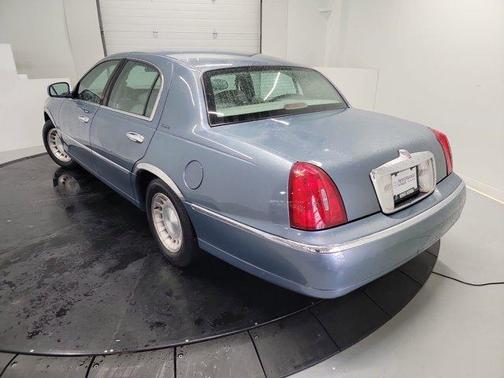 2000 Lincoln Town Car Executive