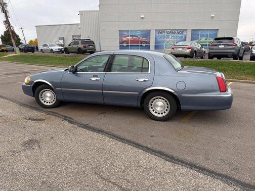 2000 Lincoln Town Car Executive