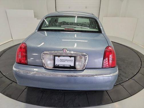 2000 Lincoln Town Car Executive