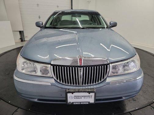 2000 Lincoln Town Car Executive