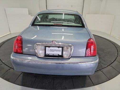 2000 Lincoln Town Car Executive