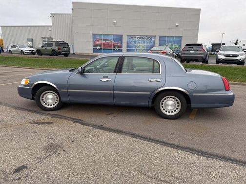 2000 Lincoln Town Car Executive