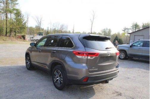 Predawn Gray Mica 2019 Toyota Highlander LE