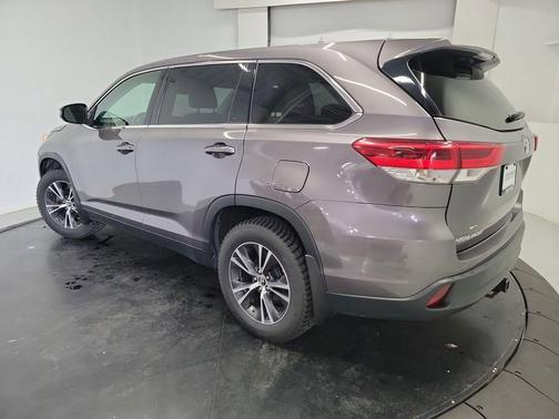 Predawn Gray Mica 2019 Toyota Highlander LE