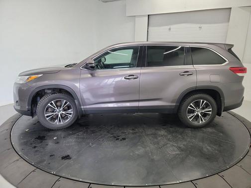 Predawn Gray Mica 2019 Toyota Highlander LE