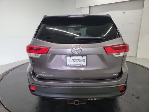Predawn Gray Mica 2019 Toyota Highlander LE