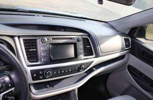 Predawn Gray Mica 2019 Toyota Highlander LE