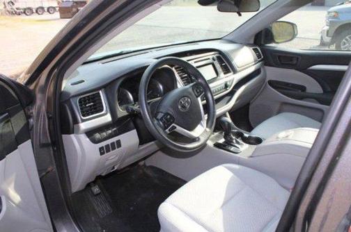 Predawn Gray Mica 2019 Toyota Highlander LE