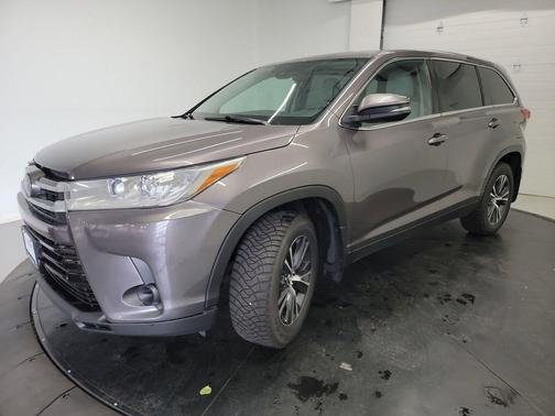 Predawn Gray Mica 2019 Toyota Highlander LE