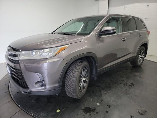 Predawn Gray Mica 2019 Toyota Highlander LE