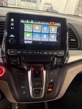 White Diamond Pearl 2018 Honda Odyssey EX-L