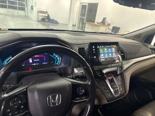 White Diamond Pearl 2018 Honda Odyssey EX-L