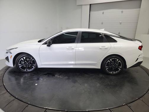 Glacial White Pearl 2024 Kia K5 GT-Line