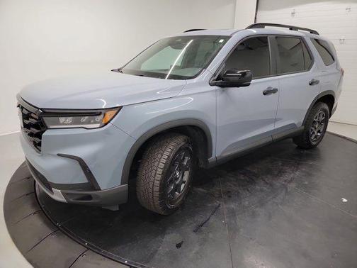 Sonic Gray Pearl 2023 Honda Pilot AWD TrailSport