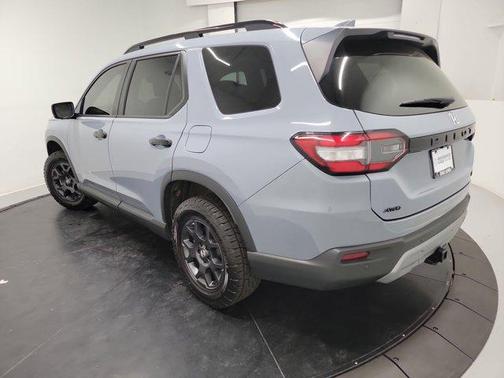 Sonic Gray Pearl 2023 Honda Pilot AWD TrailSport