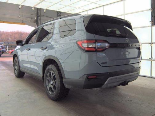 Sonic Gray Pearl 2023 Honda Pilot AWD TrailSport