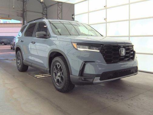 Sonic Gray Pearl 2023 Honda Pilot AWD TrailSport