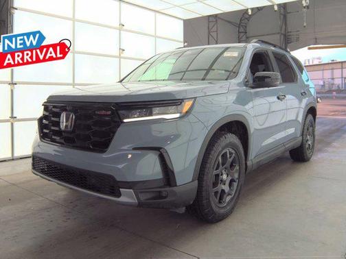 Sonic Gray Pearl 2023 Honda Pilot AWD TrailSport