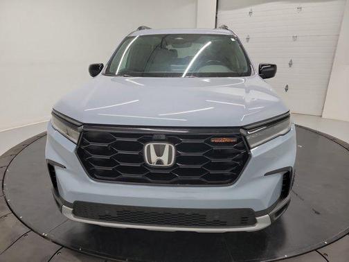 Sonic Gray Pearl 2023 Honda Pilot AWD TrailSport