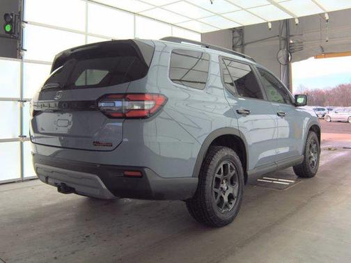 Sonic Gray Pearl 2023 Honda Pilot AWD TrailSport